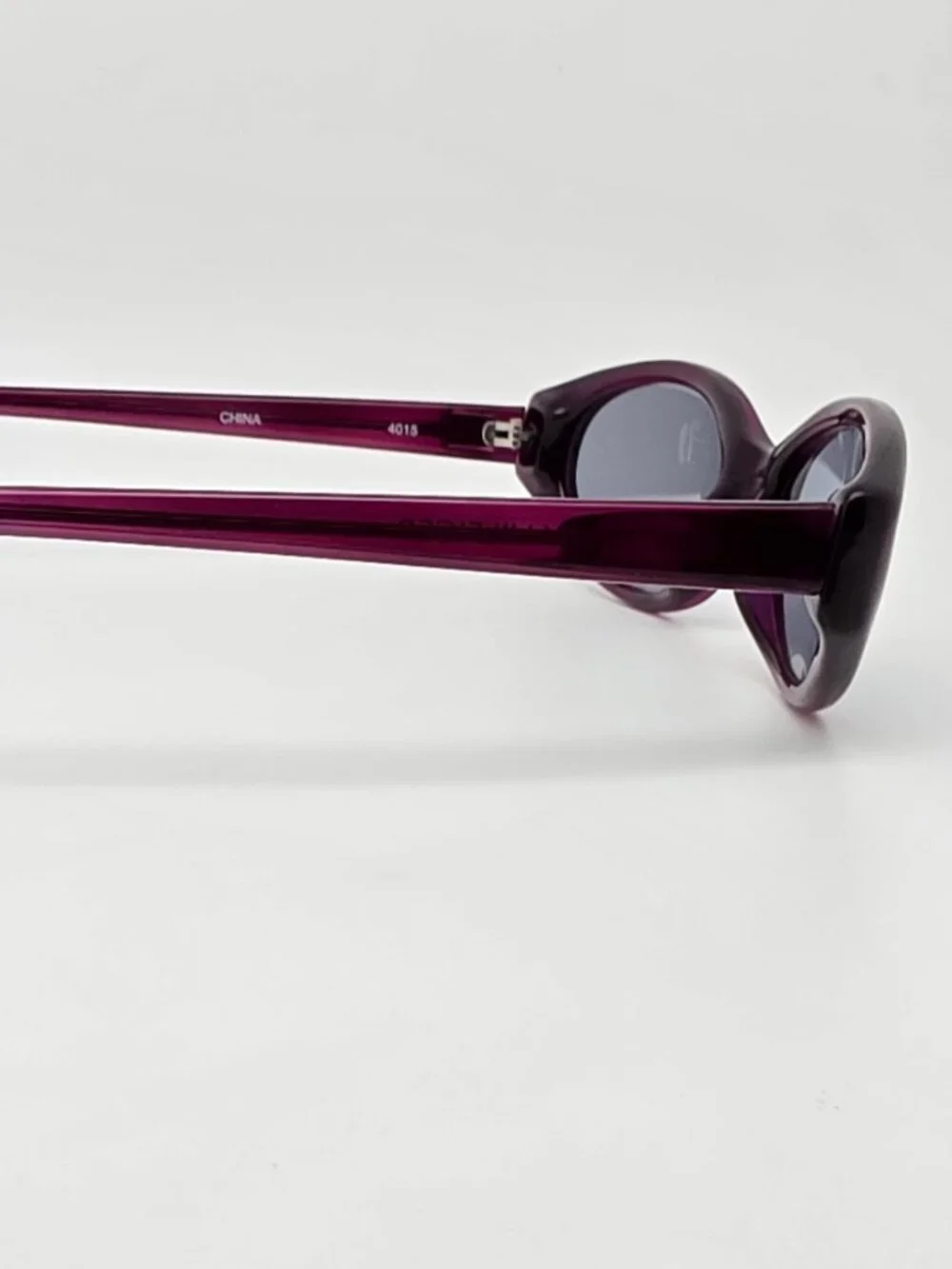 Tommy Hilfiger 4015 Crystal Purple Frame Blue Lens Sunglasses w/ Case 49-14-131